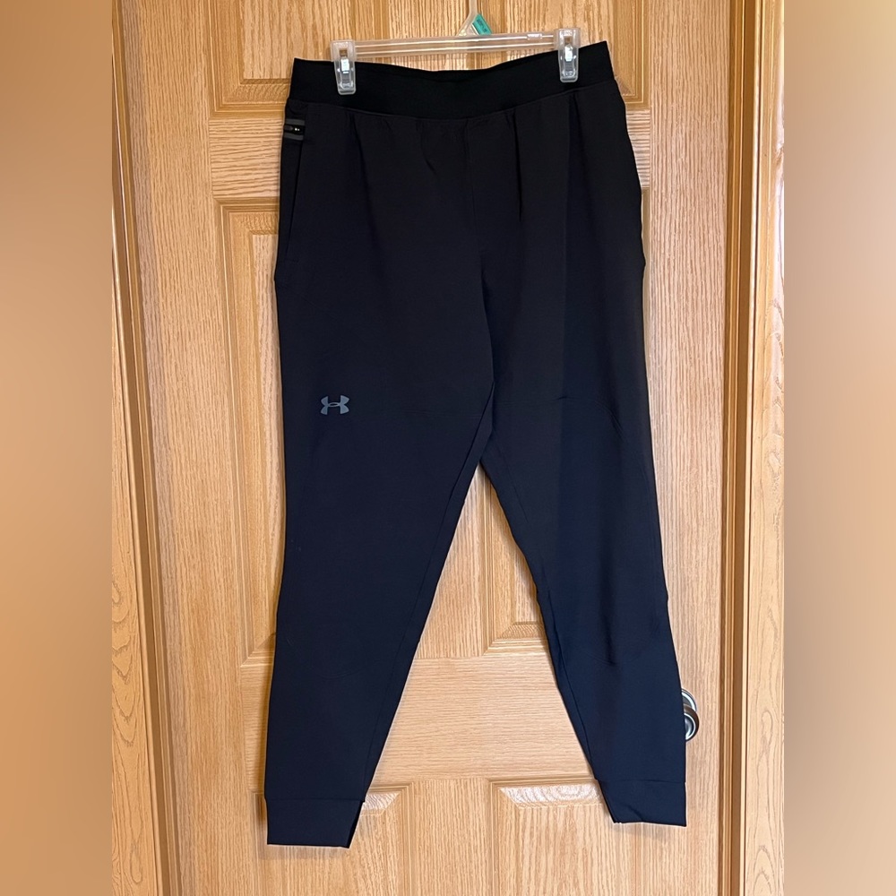 Under Armor Fitted Black Joggers- size L‎